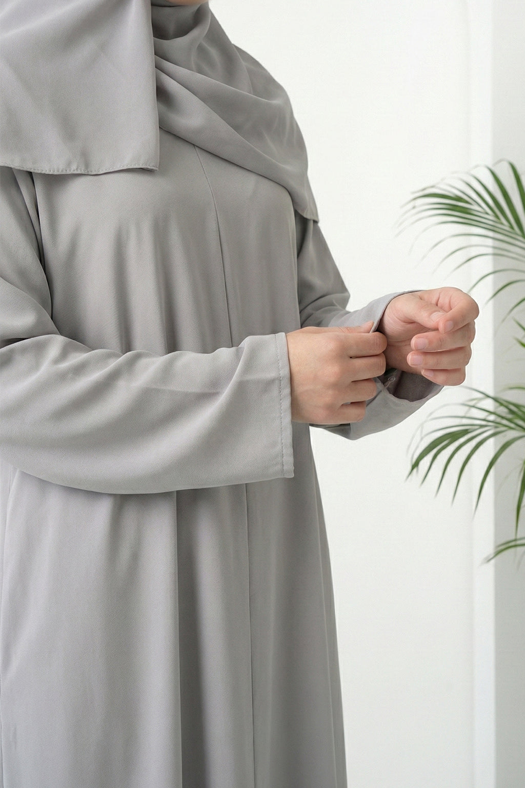 Zarnish Beige Abaya by Al Deebaj, photo 2