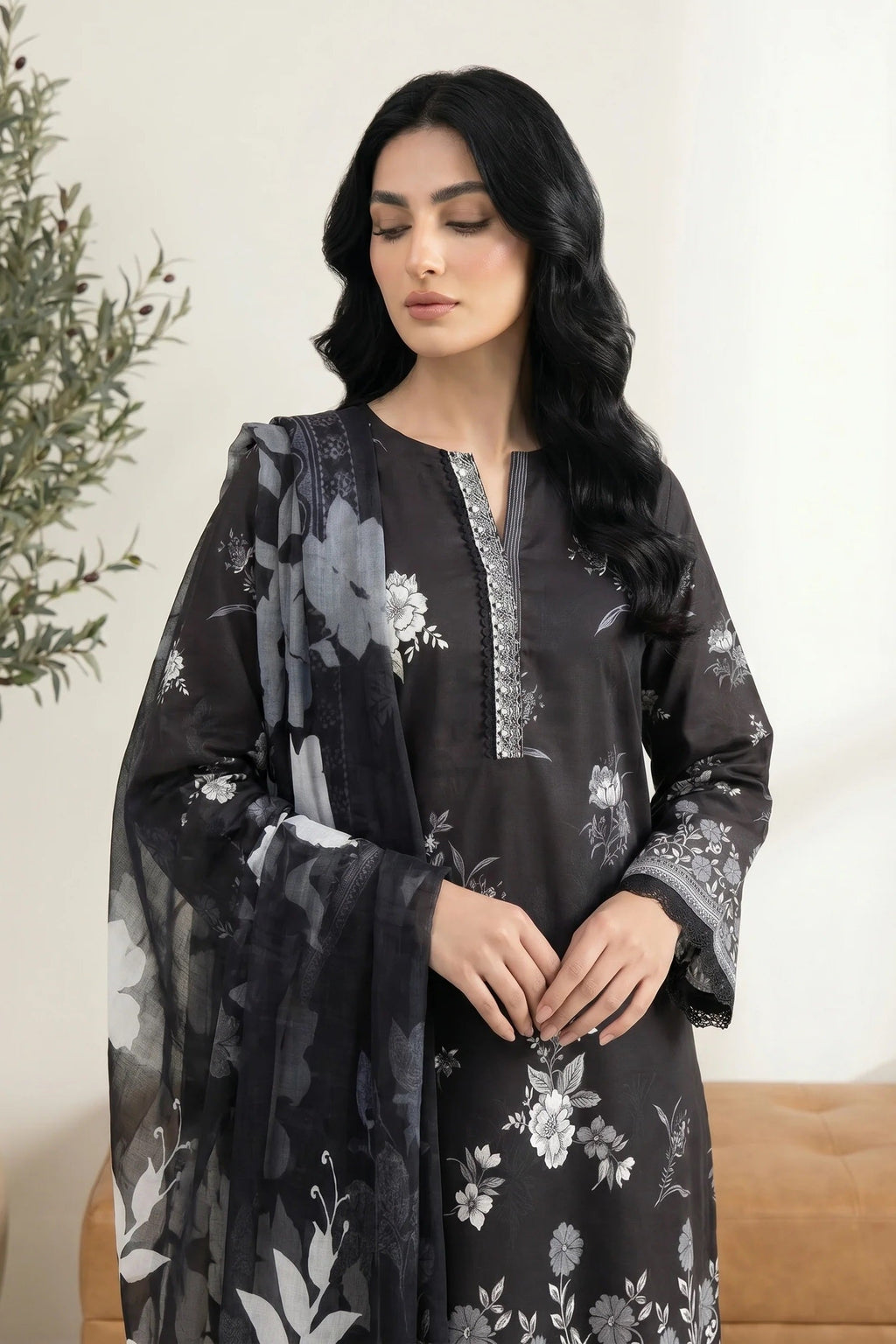 LSM Monochrome Lawn LG-0133 by Lakhany, photo 2