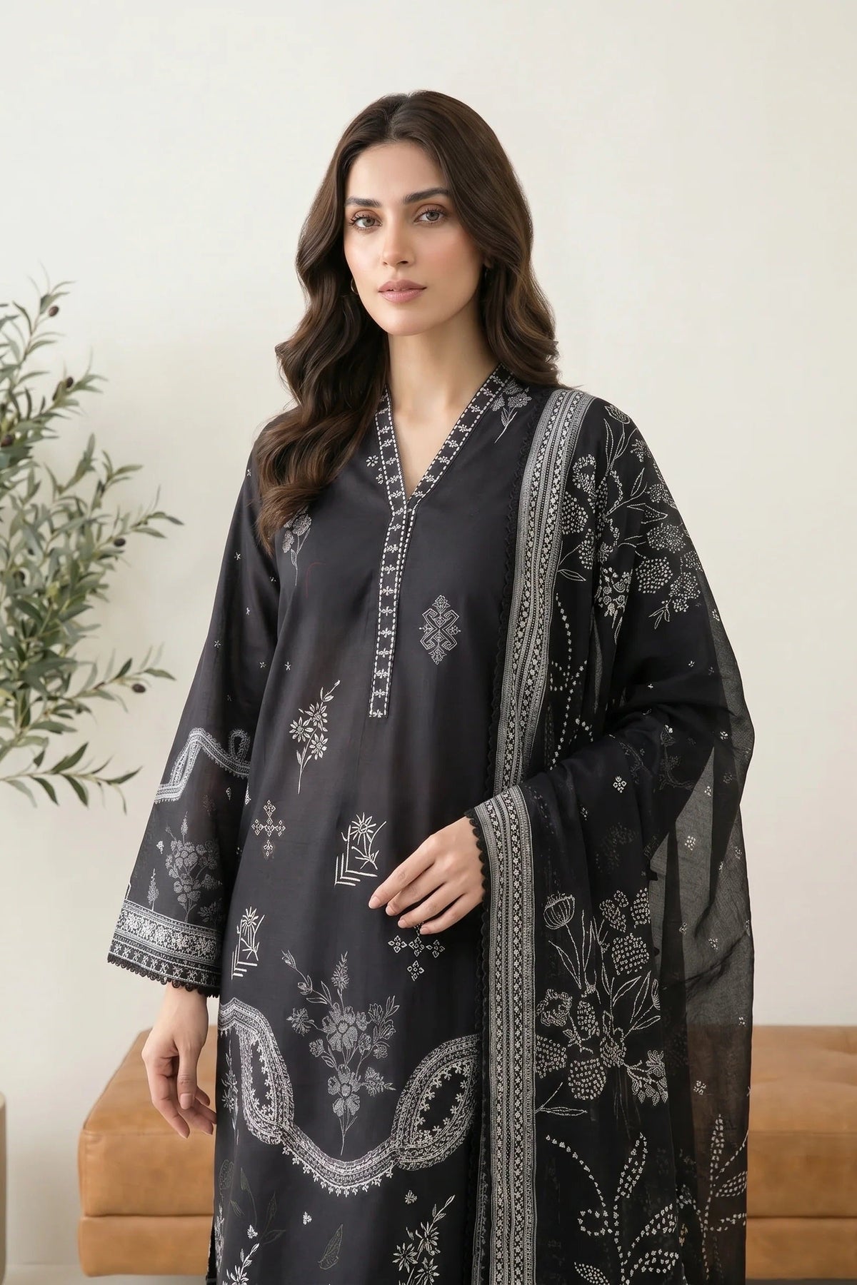 LSM Monochrome Lawn LG-0164 by Lakhany, photo 2