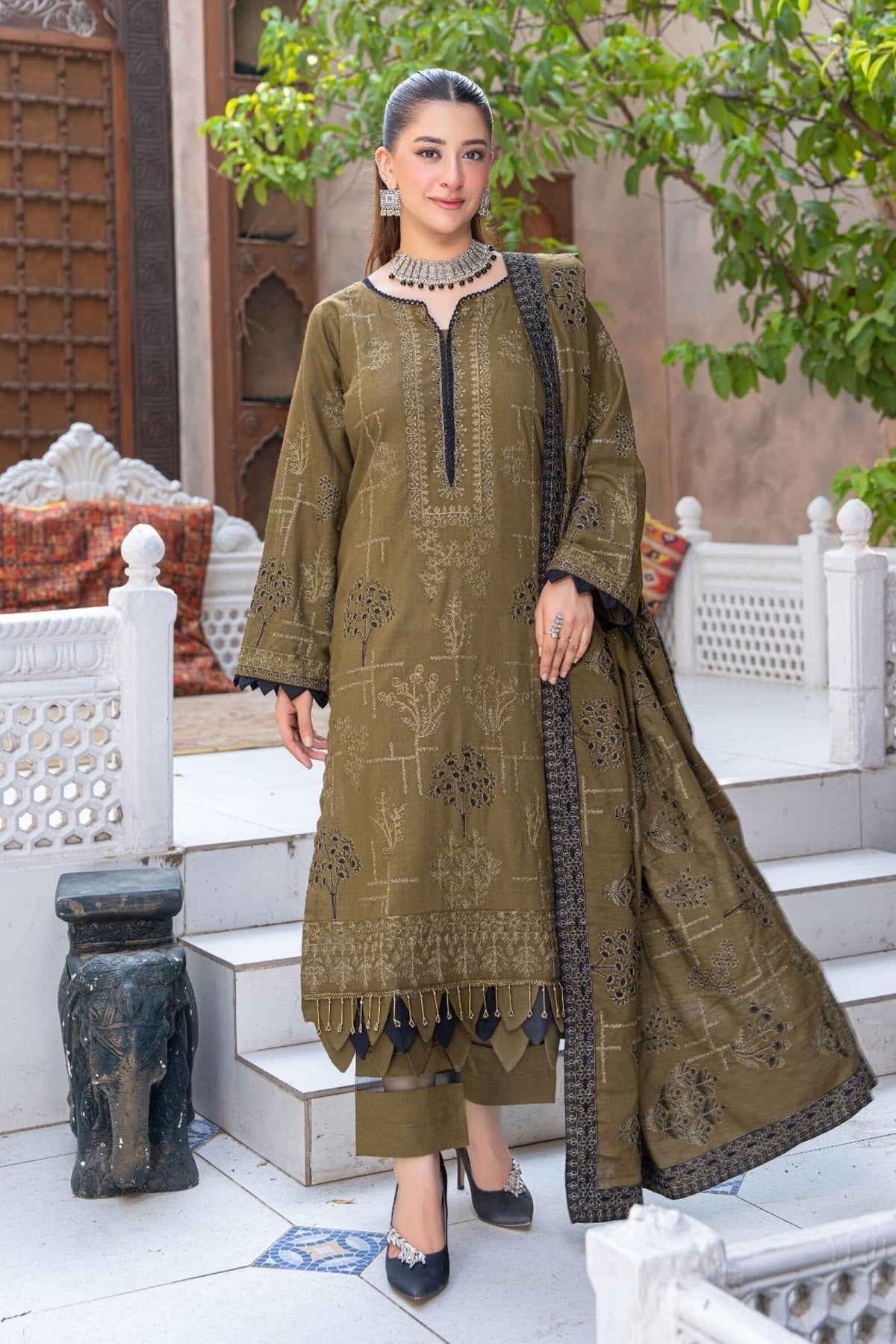 Alif Winter By Eman Arts AW-53 – Eman Arts 3-piece unstitched suit