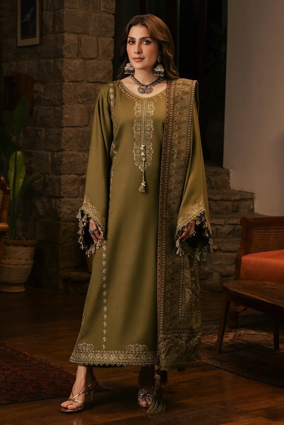 Musafir Winter By Izel MWC-3118 (Mayal) – Izel 3-piece unstitched suit