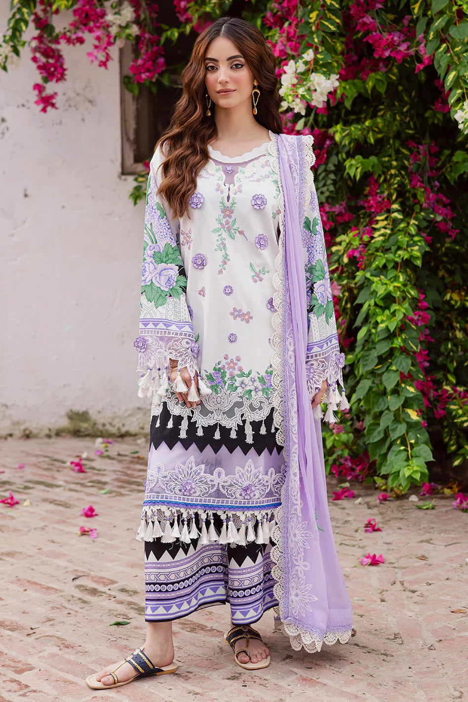 Gulzar Viscose By Mahnur G-02 – Mahnur 3-piece unstitched suit