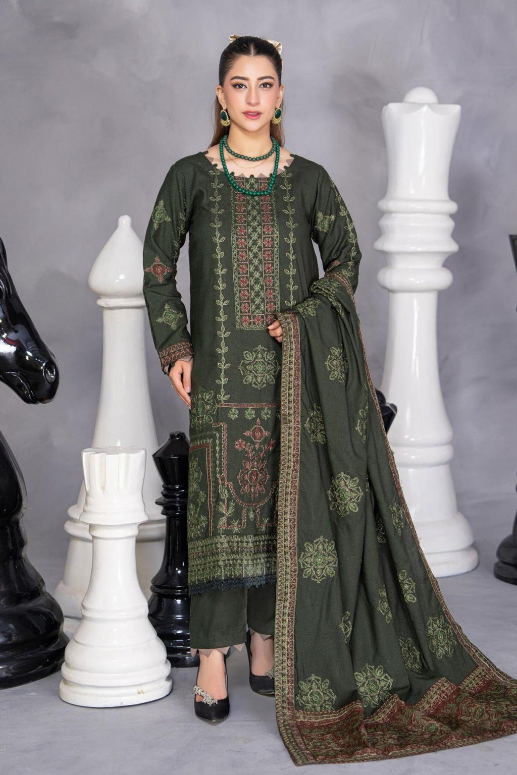 Alif Winter By Eman Arts AW-32 – Eman Arts 3-piece unstitched suit