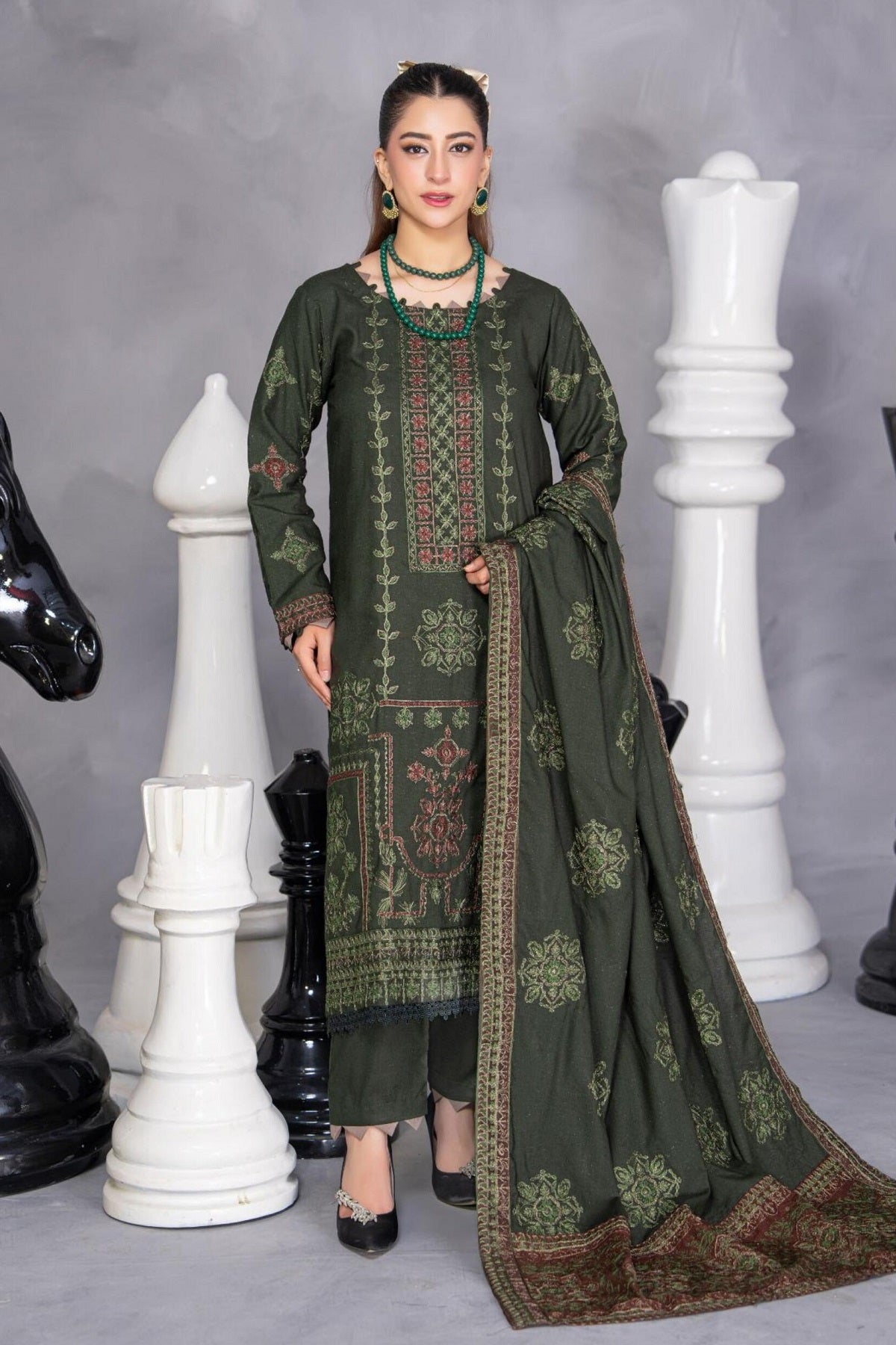 Alif Winter By Eman Arts AW-32 – Eman Arts 3-piece unstitched suit