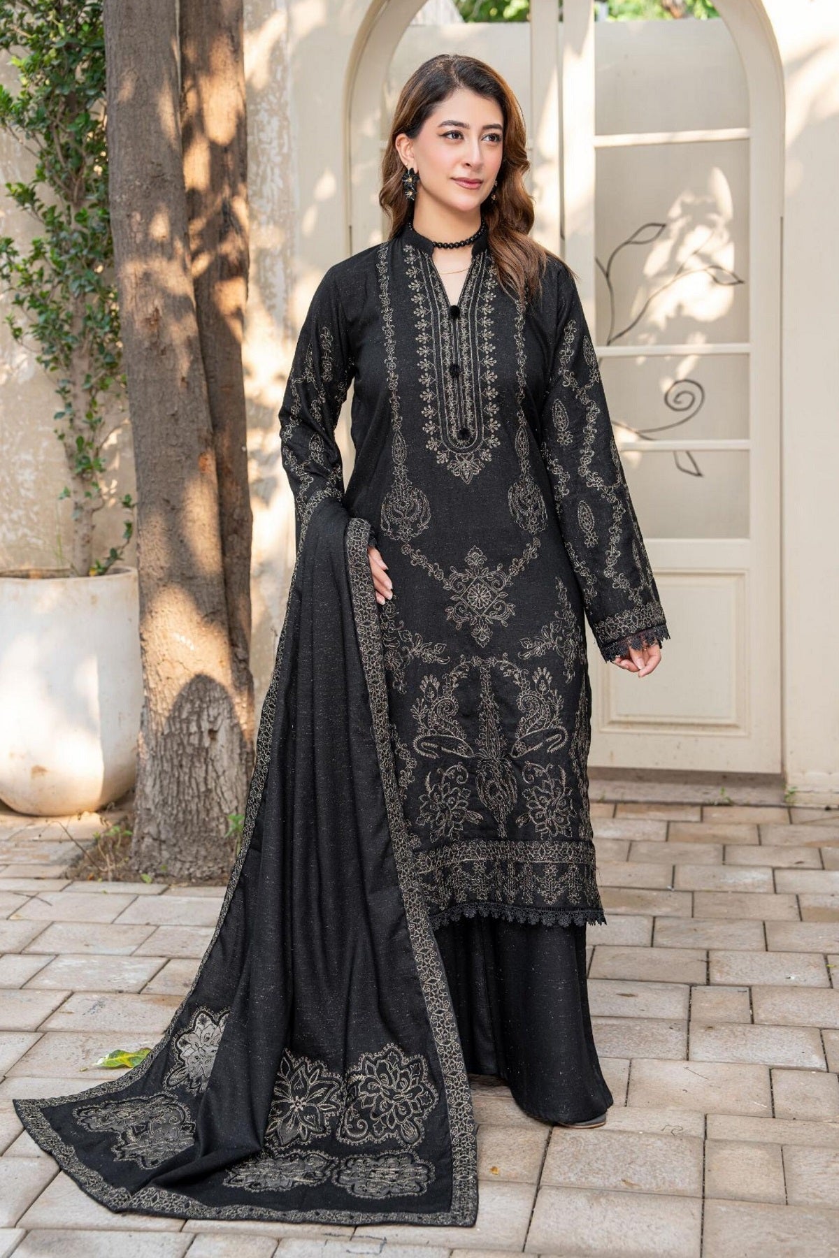 Alif Winter By Eman Arts AW-15 – Eman Arts 3-piece unstitched suit