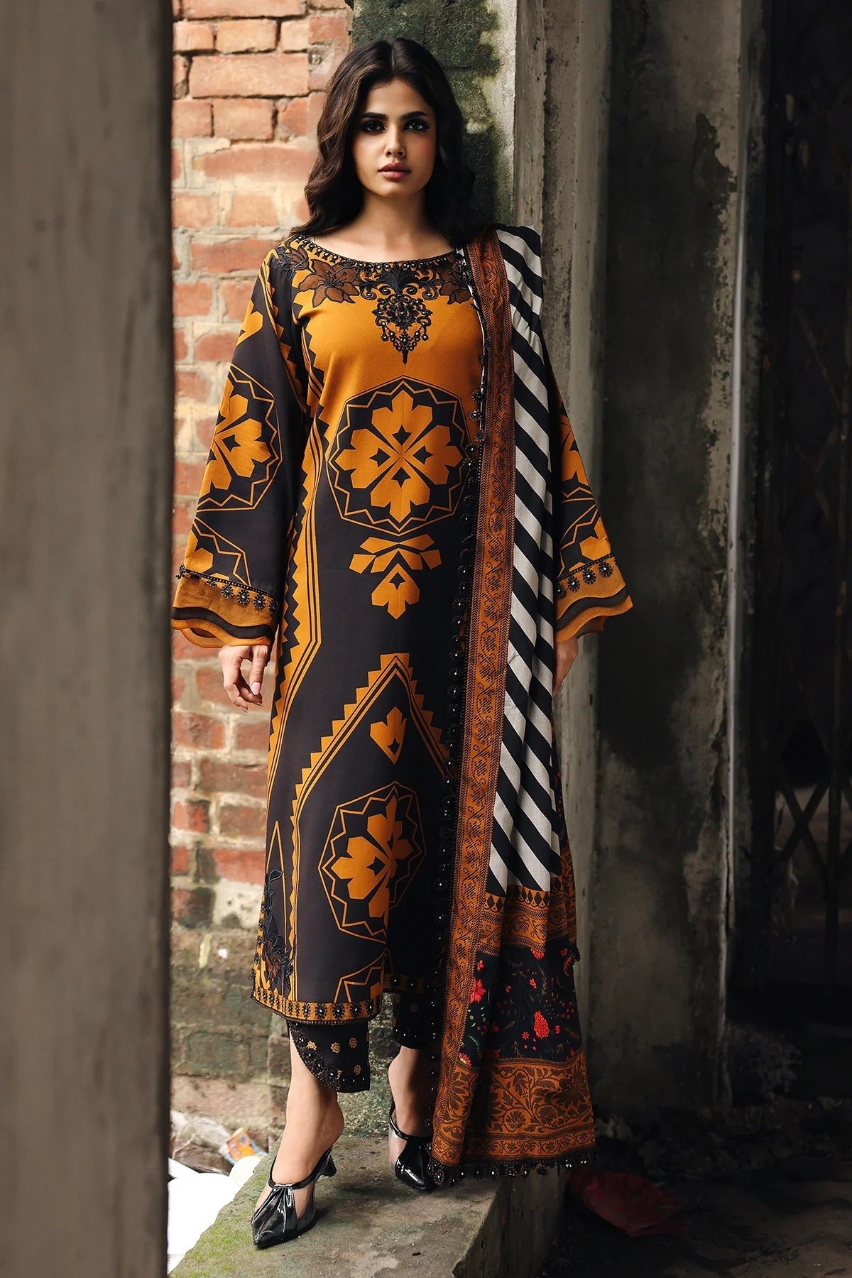 Charizma Combinations Linen CCW6-13 – Charizma 3-piece unstitched suit