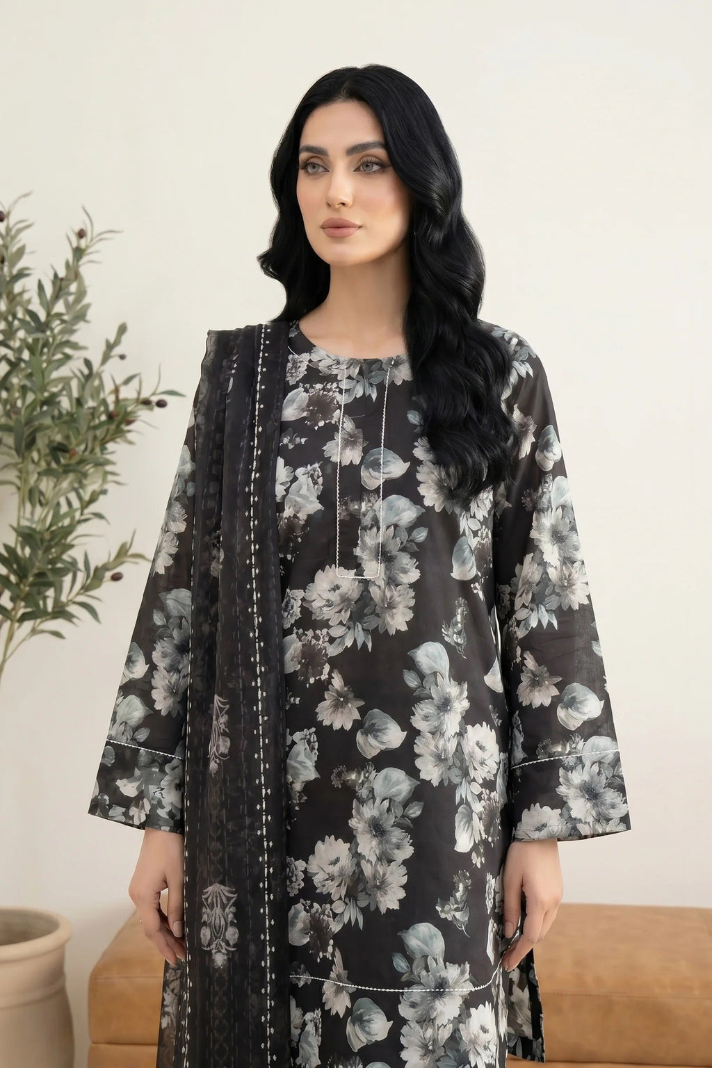LSM Monochrome Lawn LG-0479 by Lakhany, photo 2