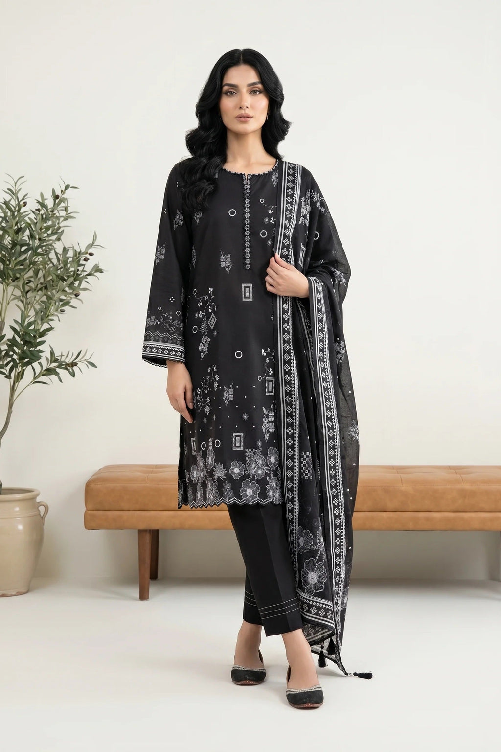 LSM Monochrome Lawn LG-0480 by Lakhany – Lakhany 3-piece unstitched suit