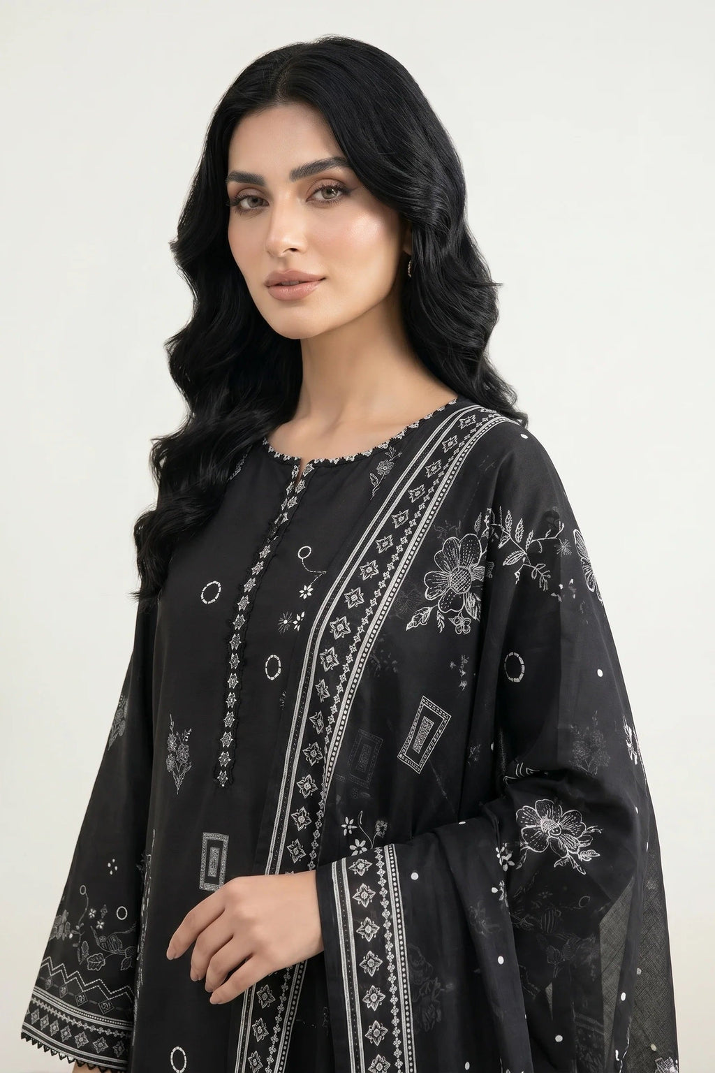 LSM Monochrome Lawn LG-0480 by Lakhany, photo 2