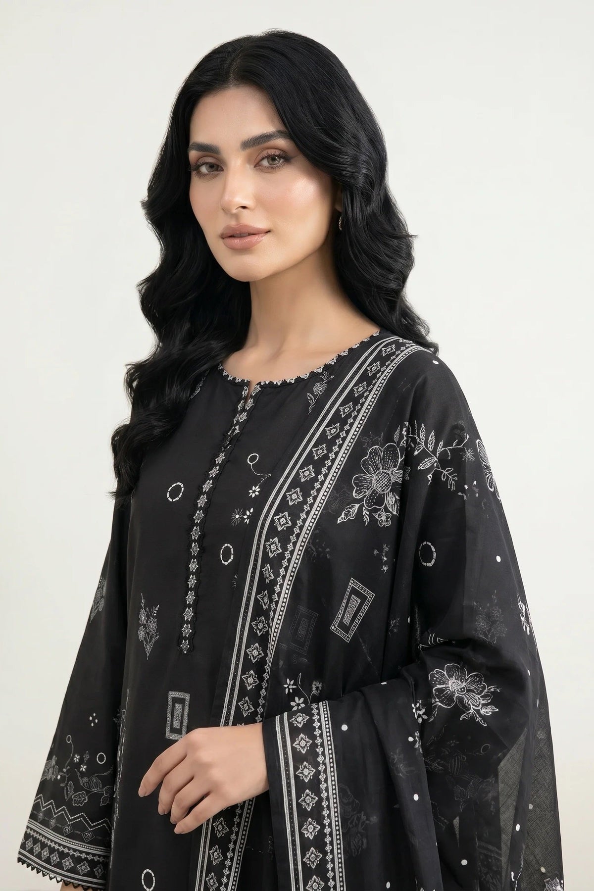 LSM Monochrome Lawn LG-0480 by Lakhany, photo 2