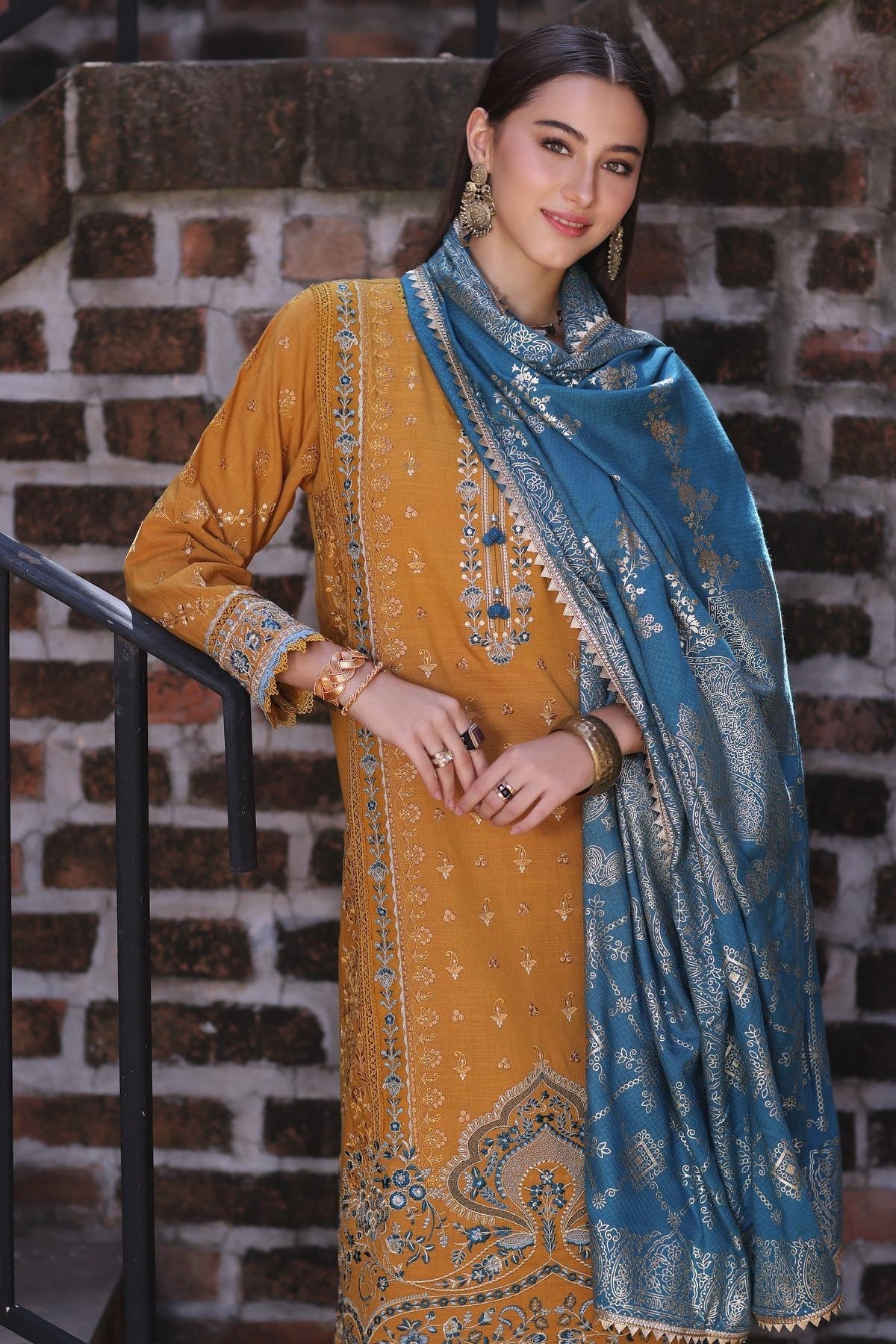 Noor Luxury Winter By Saadia Asad D-04, photo 2