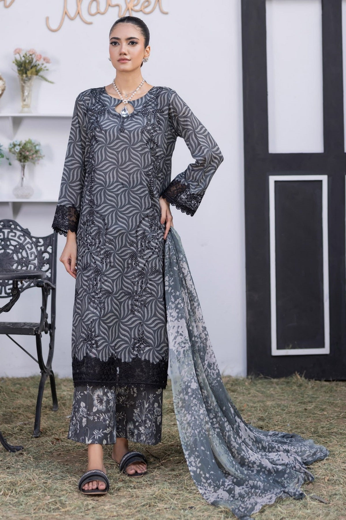 Siran Lawn By Sanam Saeed D-04 by Puri Fabrics – Puri Fabrics 3-piece unstitched suit