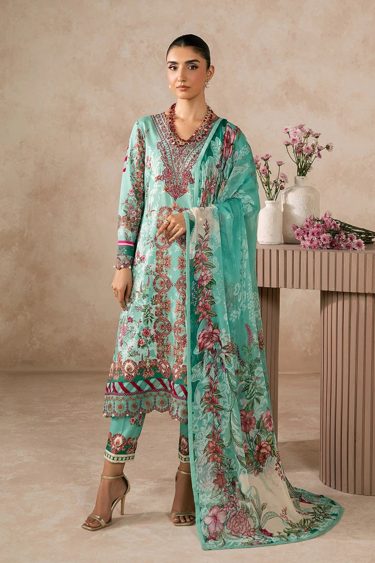 Gulaal Lawn D-04 (Vaila) – Gulaal 3-piece unstitched suit