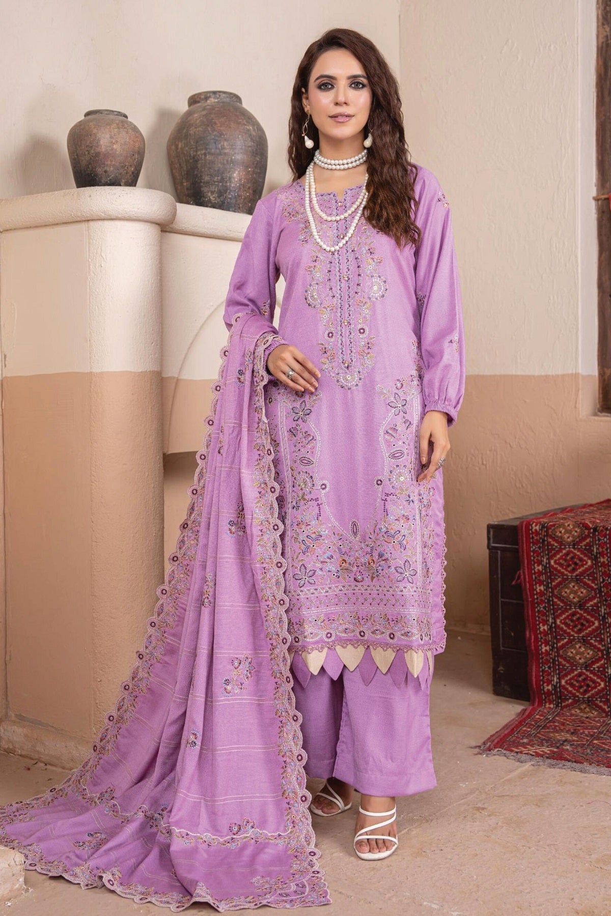 Alif Winter By Eman Arts AW-40 – Eman Arts 3-piece unstitched suit