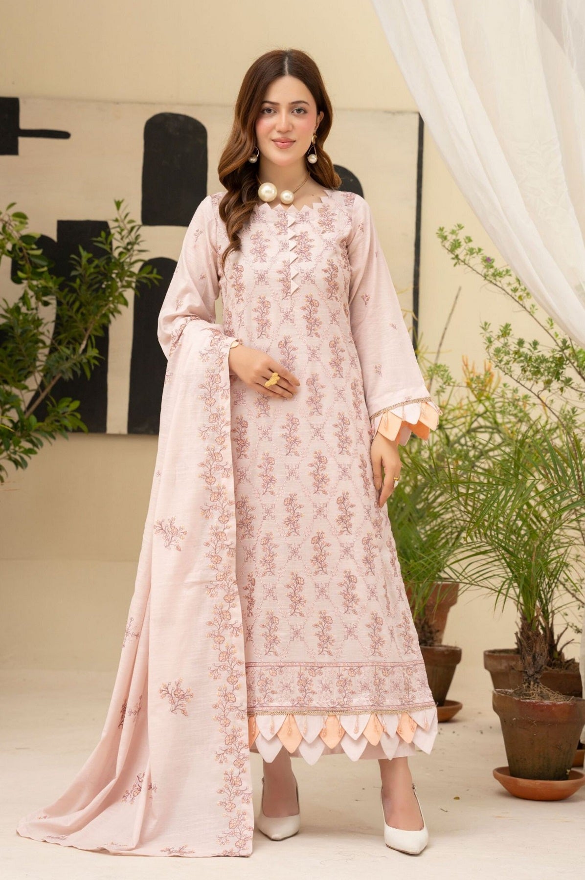 Aalaya Haya Lawn D-05 – Aalaya 3-piece unstitched suit