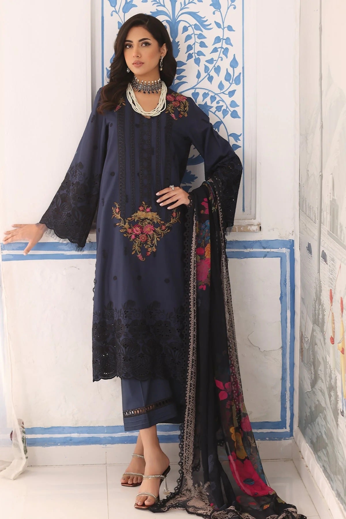 Charizma Tabeer Lawn CT4-05 – Charizma 3-piece unstitched suit