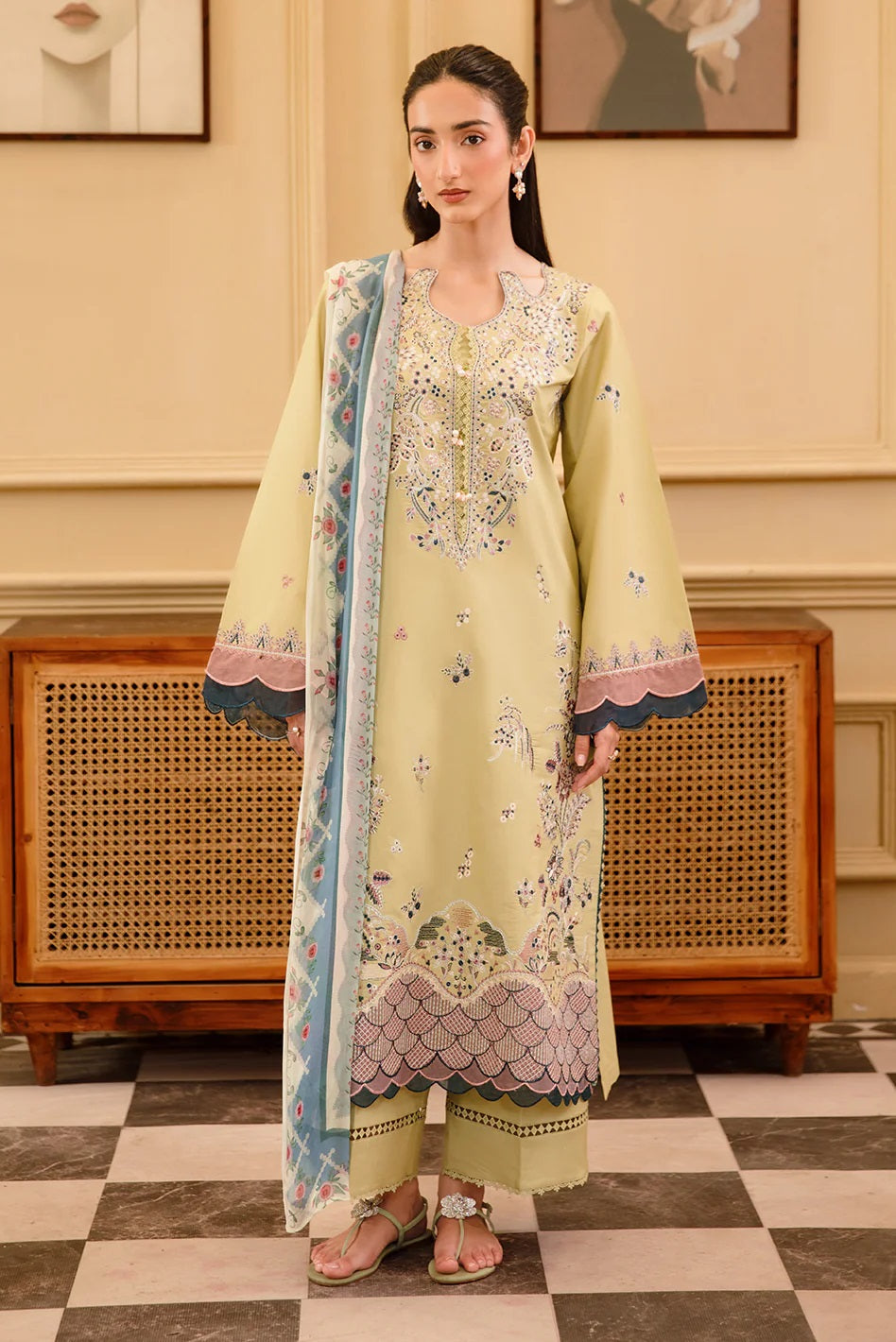 Nyrella Lawn By Celts D-05 – Celts 3-piece unstitched suit