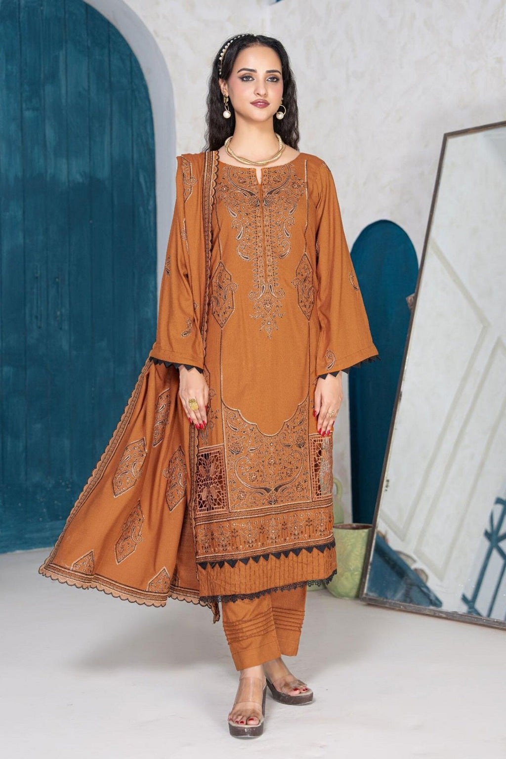 Alif Winter By Eman Arts AW-82 – Eman Arts 3-piece unstitched suit