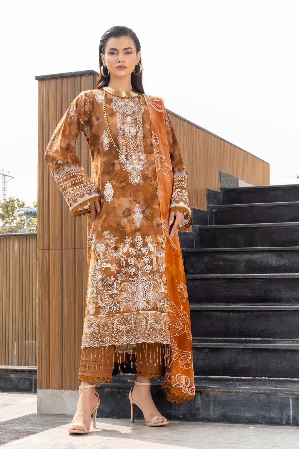 Aalaya Elaris Lawn D-06 – Aalaya 3-piece unstitched suit