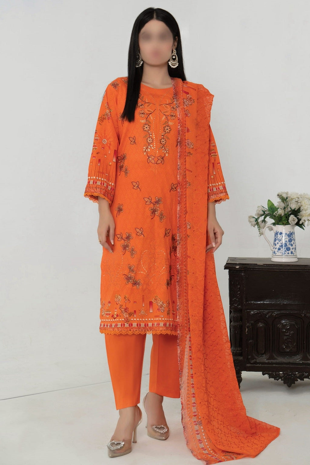 Fatima Komal Lawn D-06 – Fatima 3-piece unstitched suit