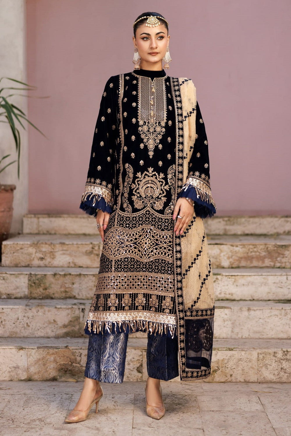 Rakhna Flora Luxury Velvet D-06 – Rakhna 3-piece unstitched suit