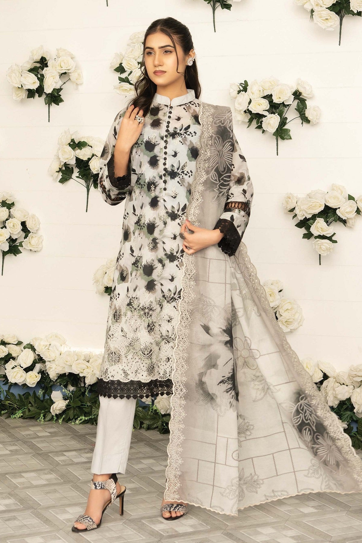 Mashaal Lawn By Riaz Arts D-06 – Riaz Arts 3-piece unstitched suit
