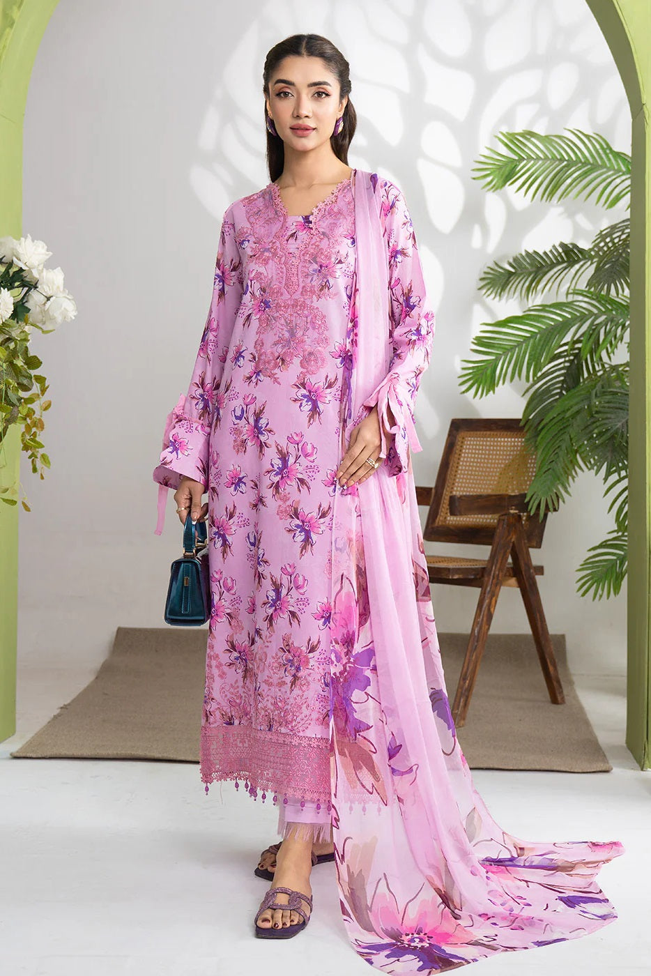 Amaya Lawn By Celts D-08 – Celts 3-piece unstitched suit