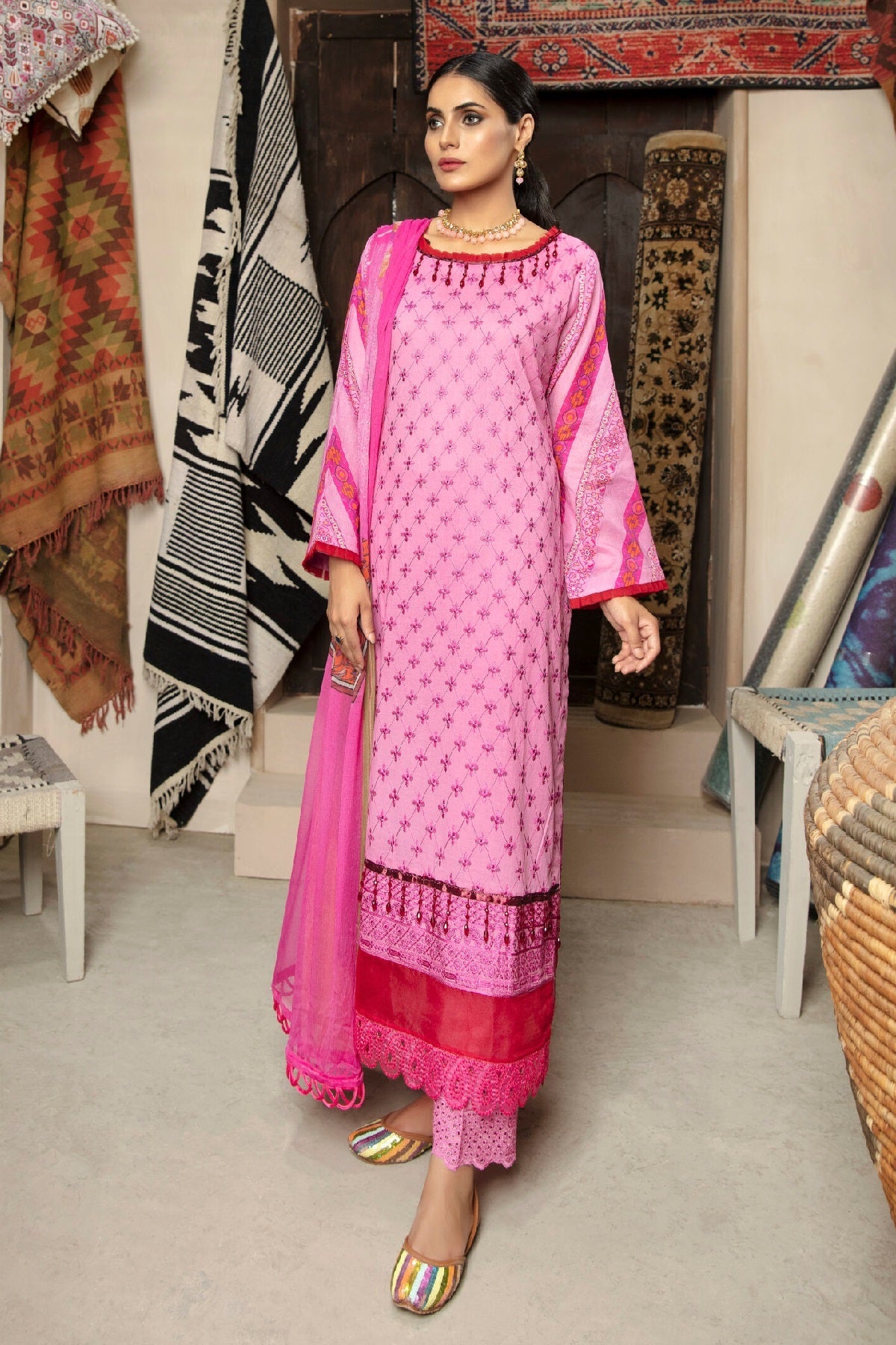 Gulmohar Lawn D-09 (Pink Spinel) – Gulmohar 3-piece unstitched suit