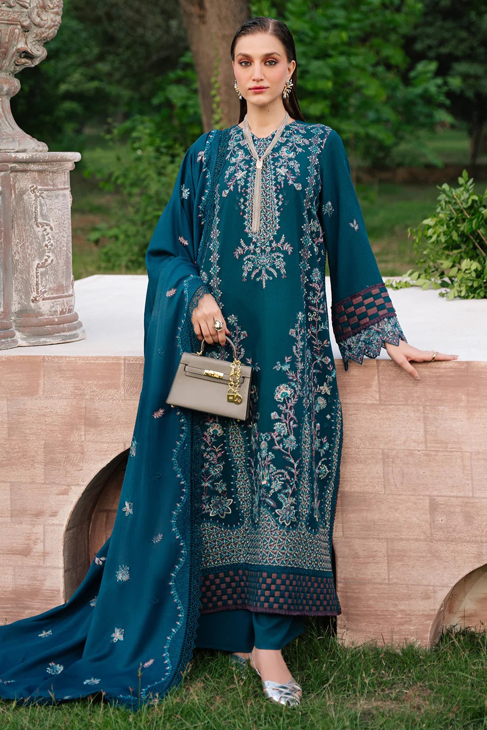 Secret Garden Karandi By Mahnur SG-009 – Mahnur 3-piece unstitched suit