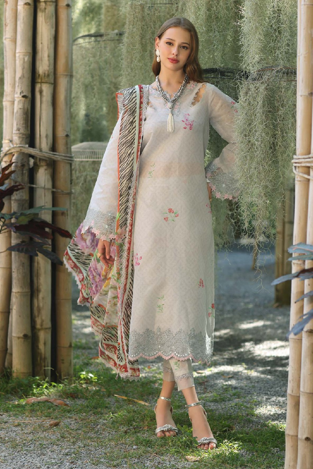 Noor Luxe Printkari Lawn D-10A by Saadia Asad – Saadia Asad 3-piece unstitched suit
