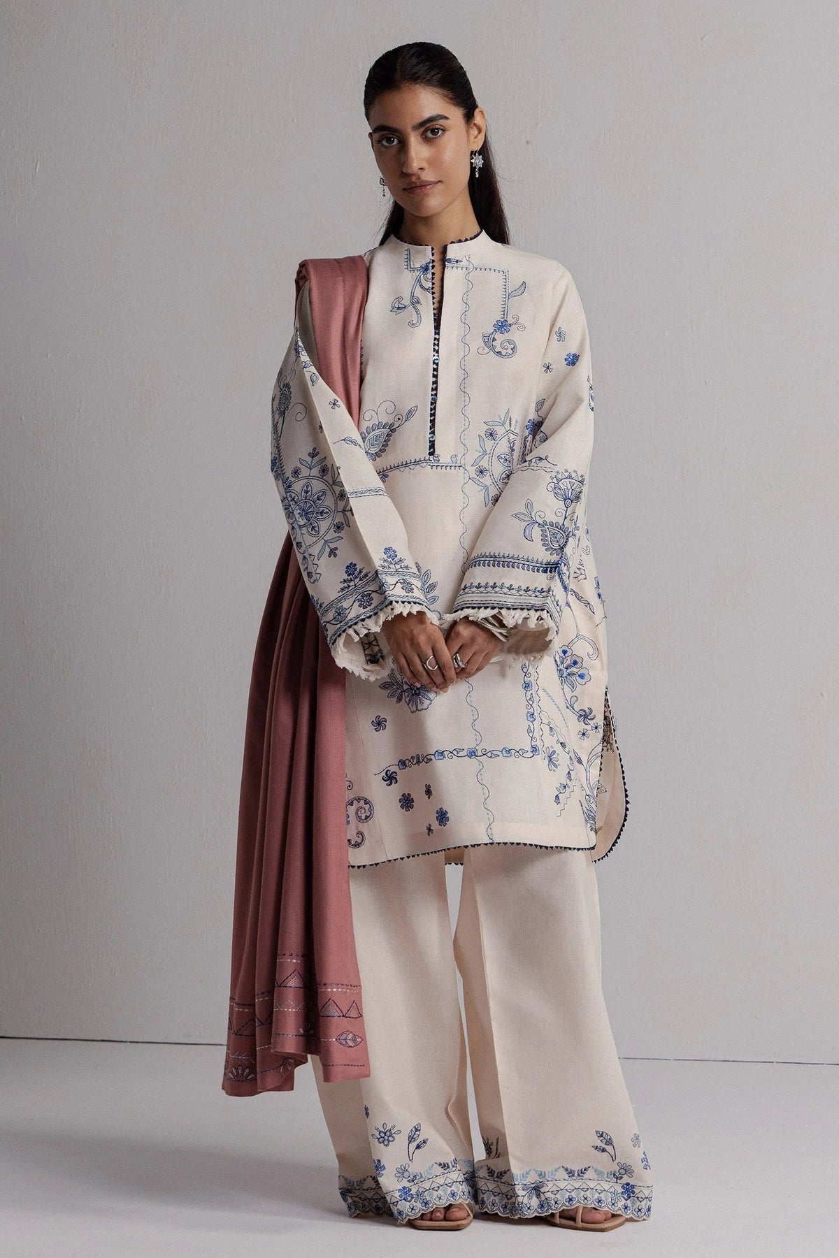 Coco Winter By Zara Shahjahan D-10B – Zara Shahjahan 3-piece unstitched suit