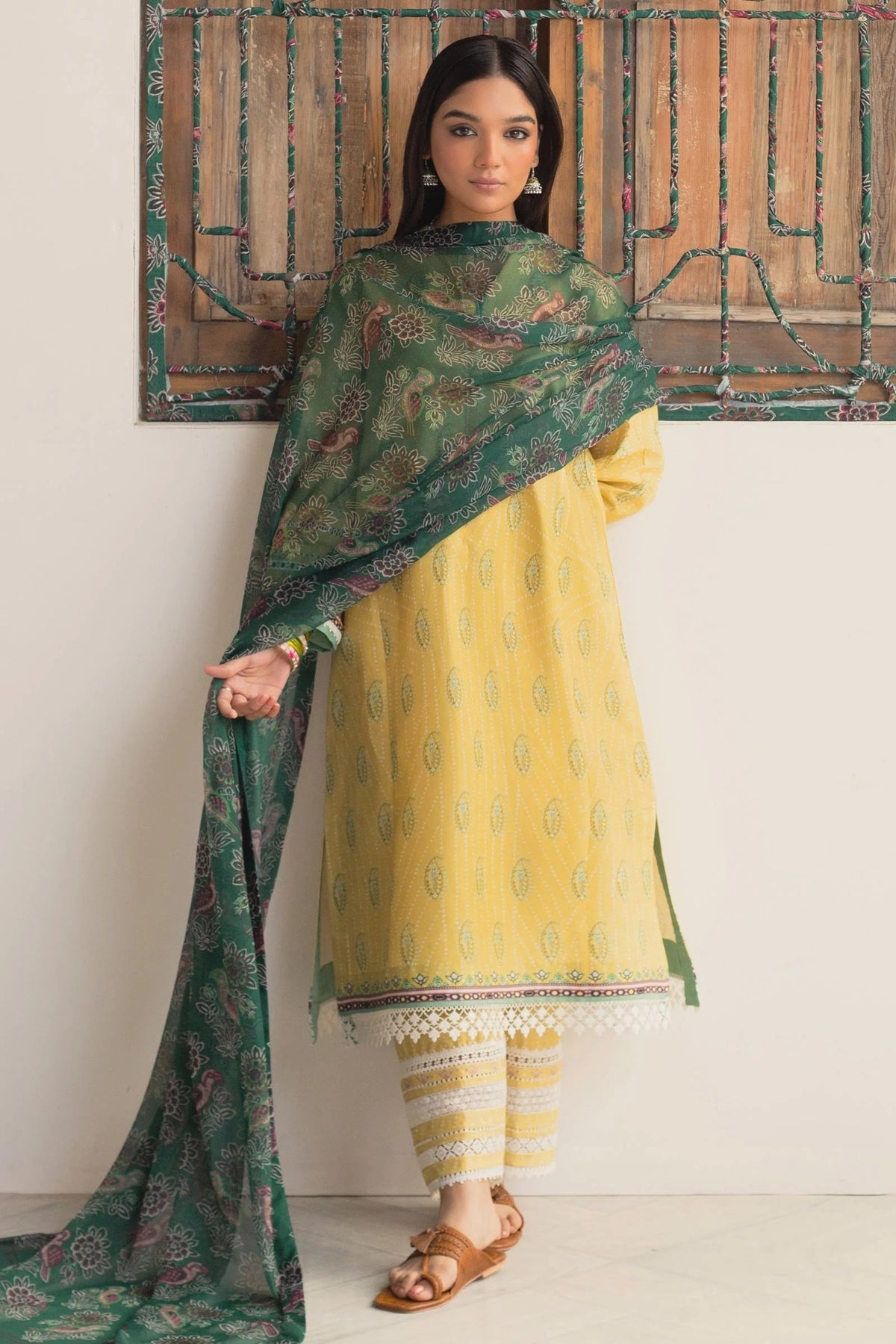 Coco Lawn Prints By Zara Shahjahan D-10 – Zara Shahjahan 3-piece unstitched suit