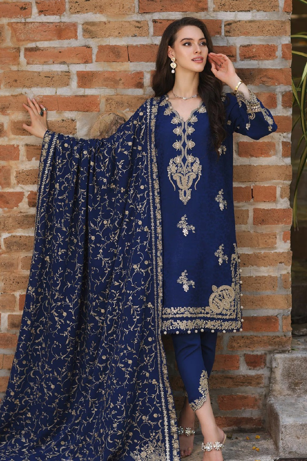 Noor Luxury Winter By Saadia Asad D-10 – Saadia Asad 3-piece unstitched suit
