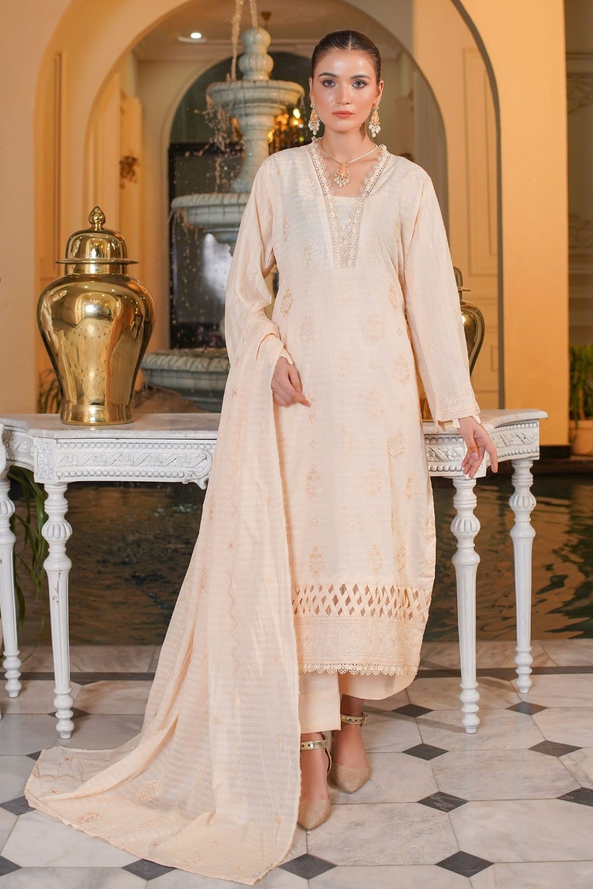 Manizay Nawab Sahiba Lawn D-10 – Manizay 3-piece unstitched suit