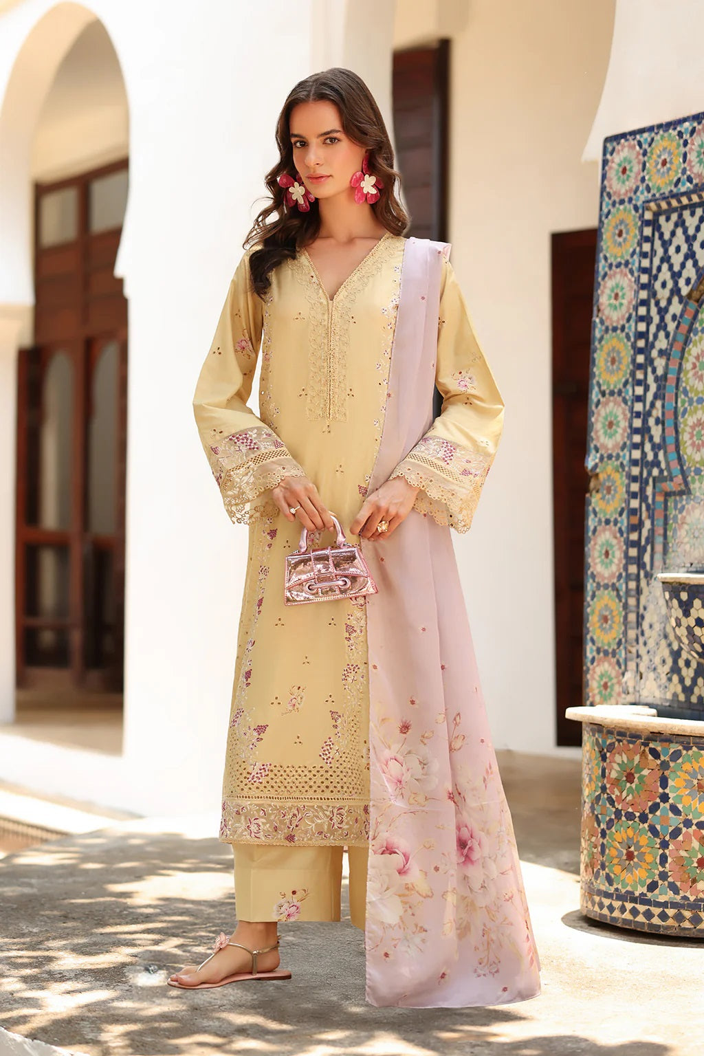 Iznik Summer Lawn SS-11 – Iznik 3-piece unstitched suit