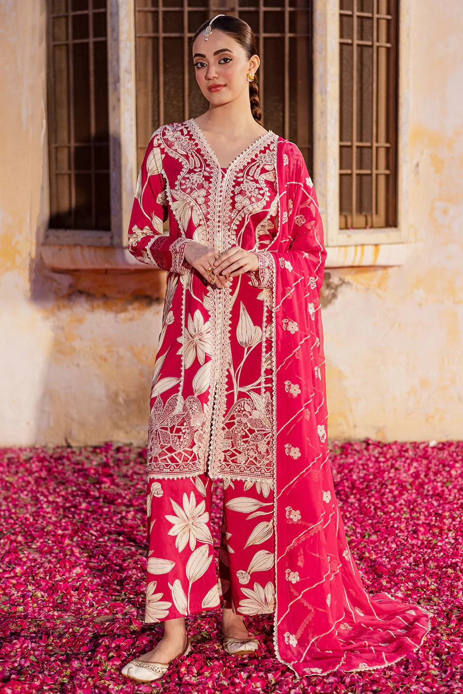 Gulzar Viscose By Mahnur G-11 – Mahnur 3-piece unstitched suit