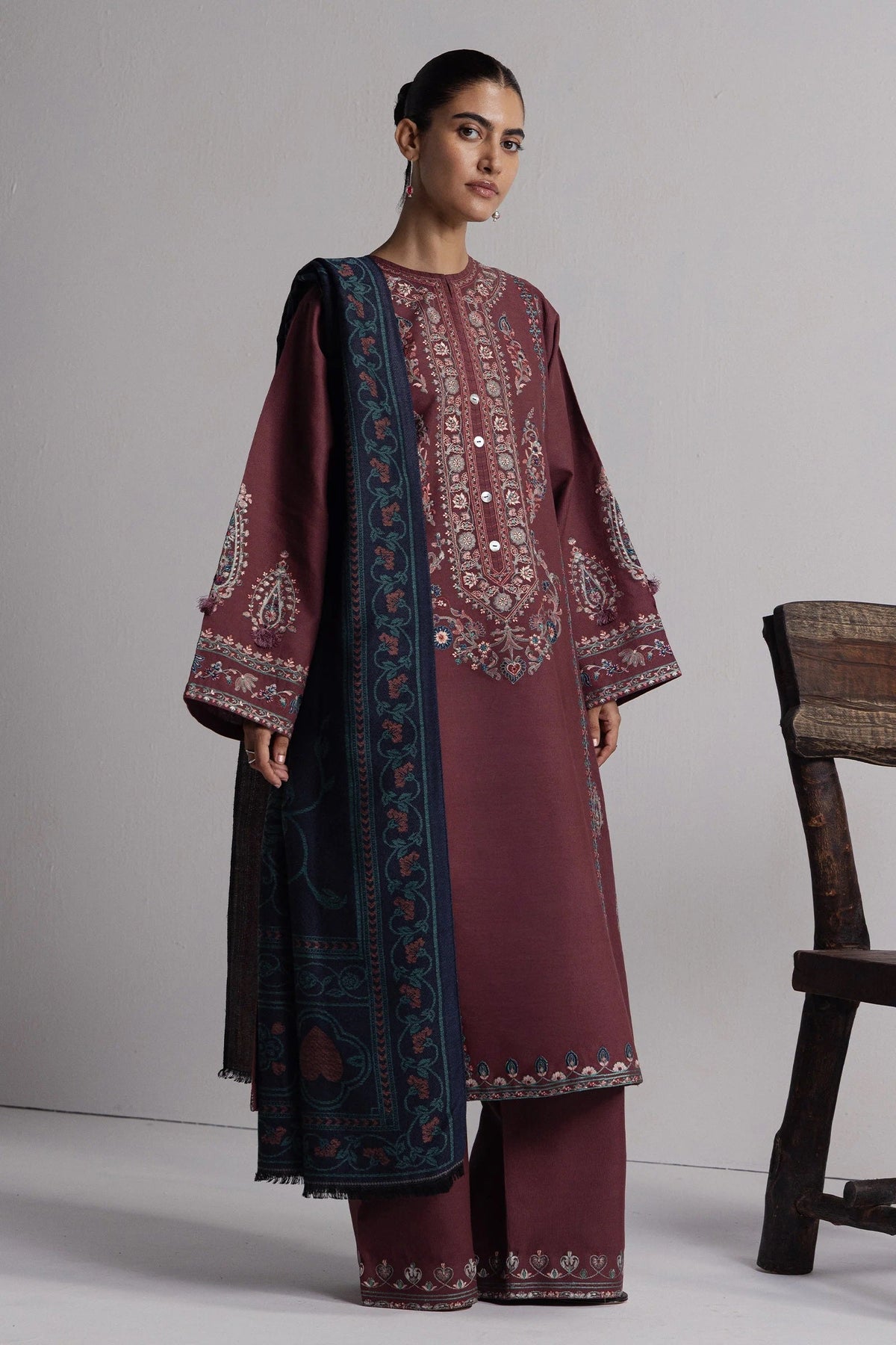 Coco Winter By Zara Shahjahan D-01A – Zara Shahjahan 3-piece unstitched suit