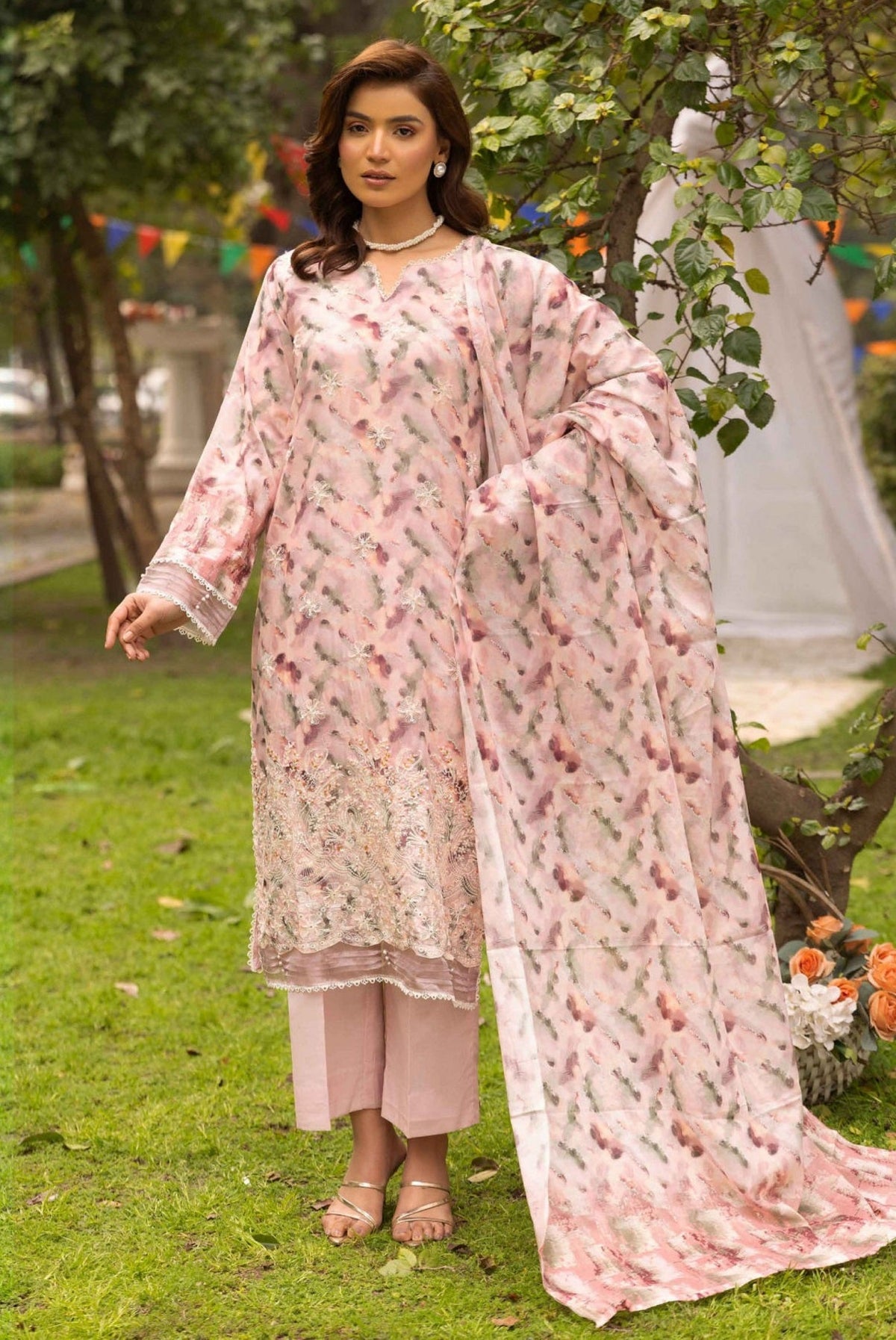 Shaista Printkari Lawn D-200 – Shaista 3-piece unstitched suit