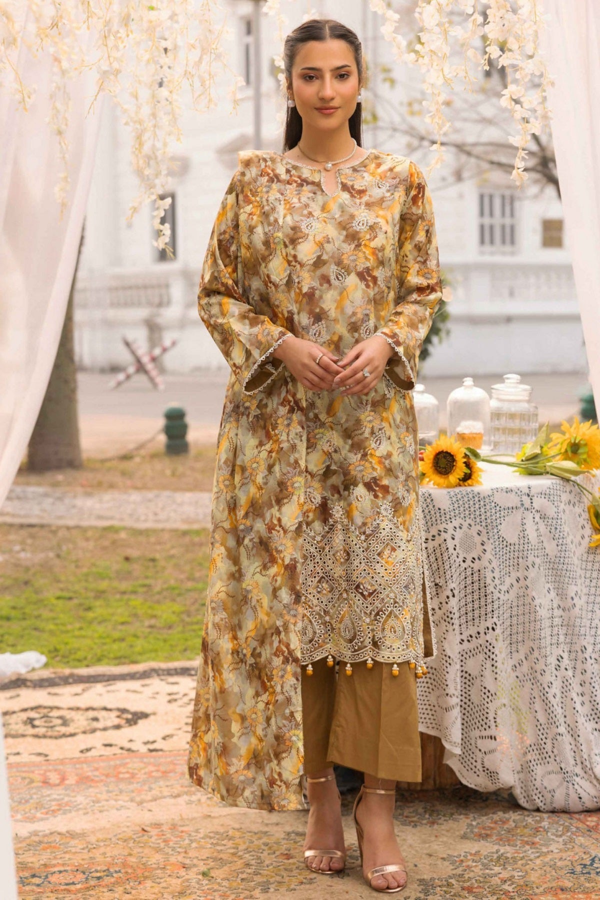 Shaista Printkari Lawn D-208 – Shaista 3-piece unstitched suit