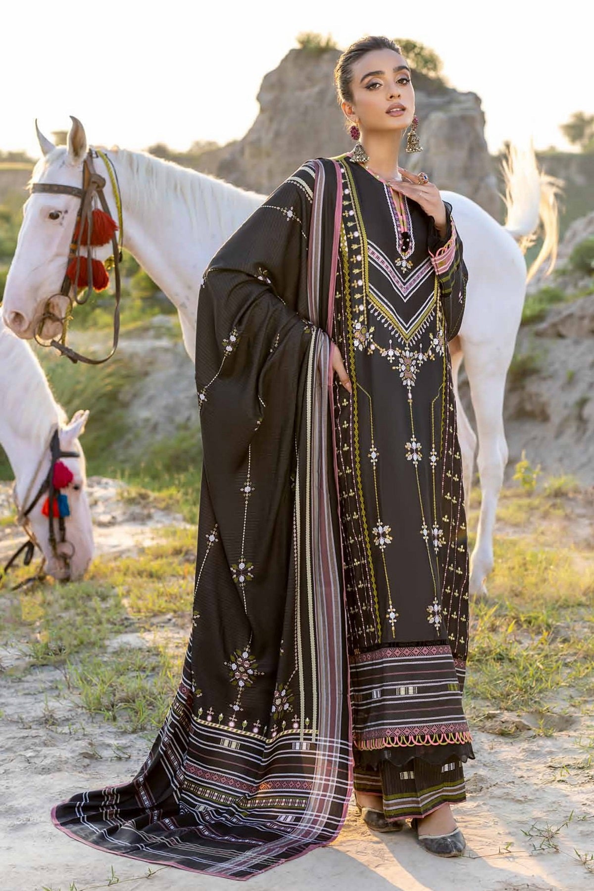 Gul Ahmed Twill Linen LT-22003 – Gul Ahmed 3-piece unstitched suit