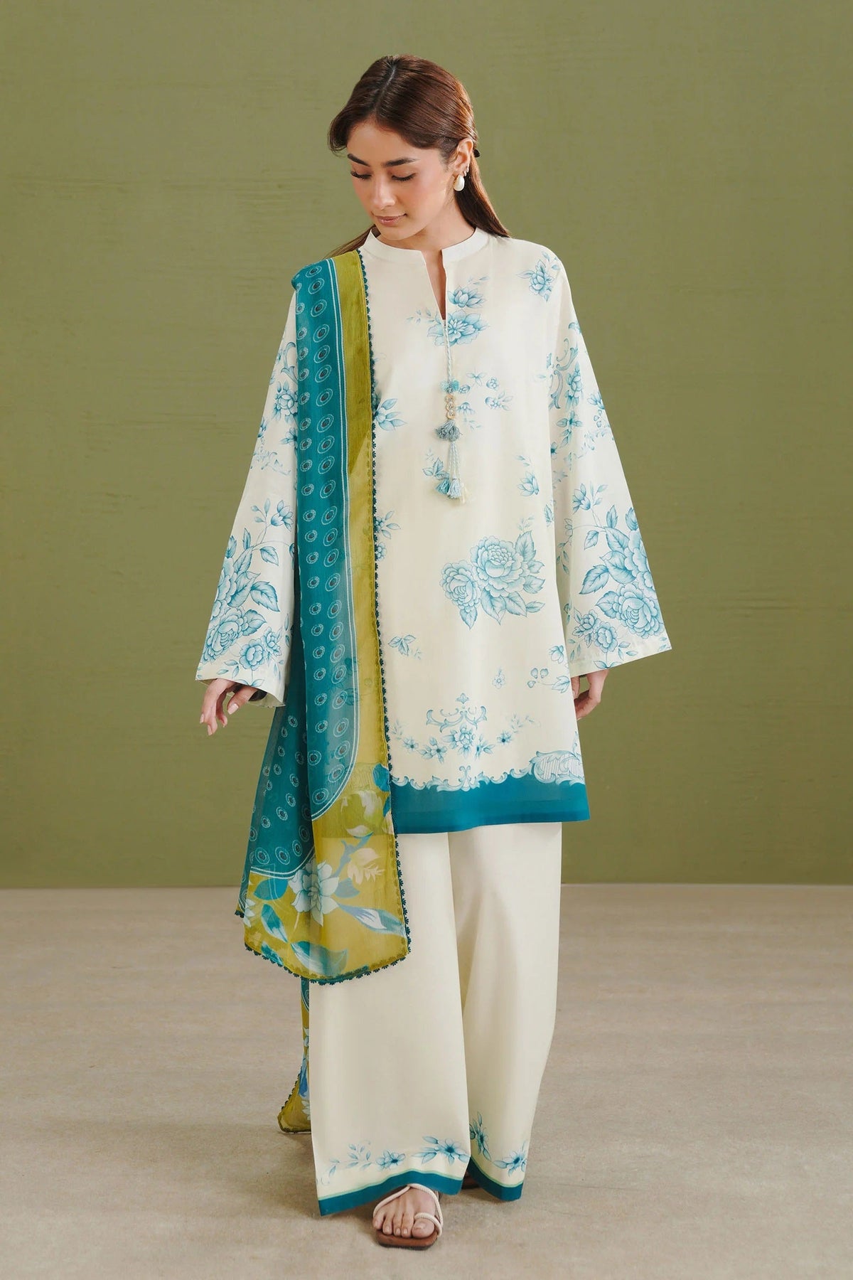 Coco Lawn Prints By Zara Shahjahan D-02A – Zara Shahjahan 3-piece unstitched suit