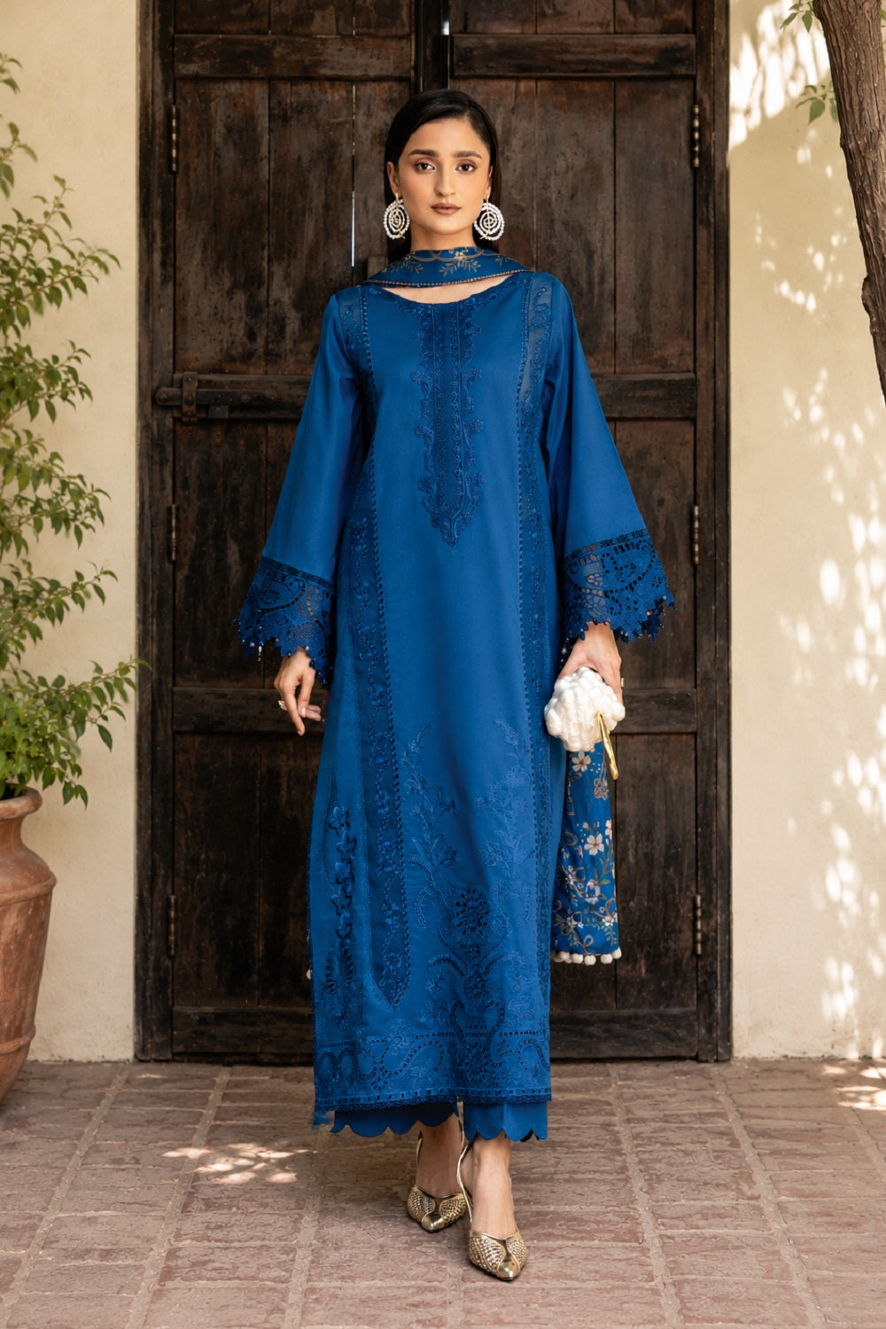 Dareen Lawn By Izel DLL-3091 (Mehrnaz) – Izel 3-piece unstitched suit