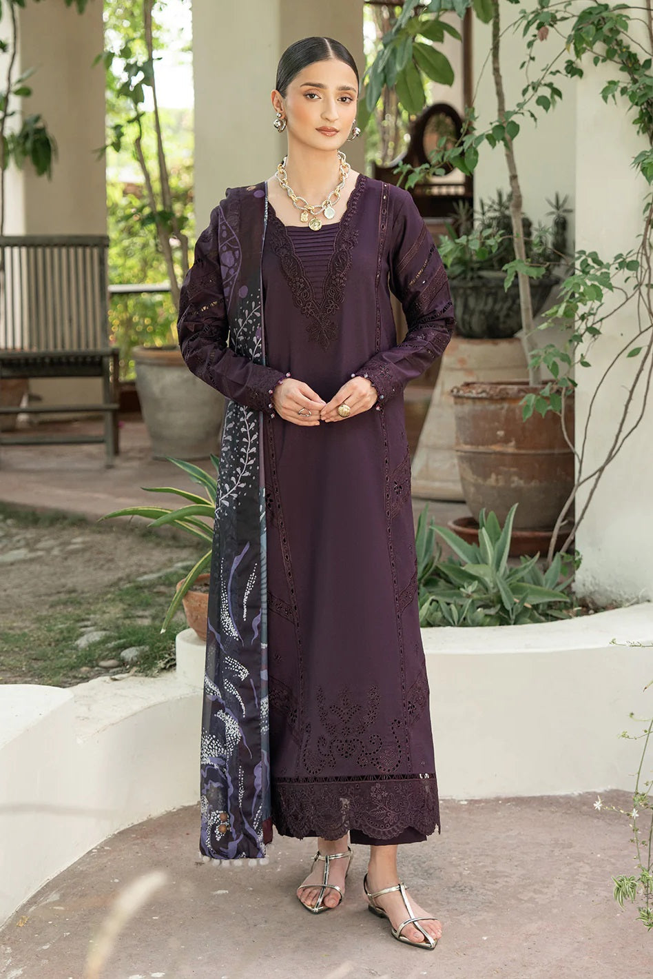 Dareen Lawn By Izel DLL-3093 (Mahjabeen) – Izel 3-piece unstitched suit