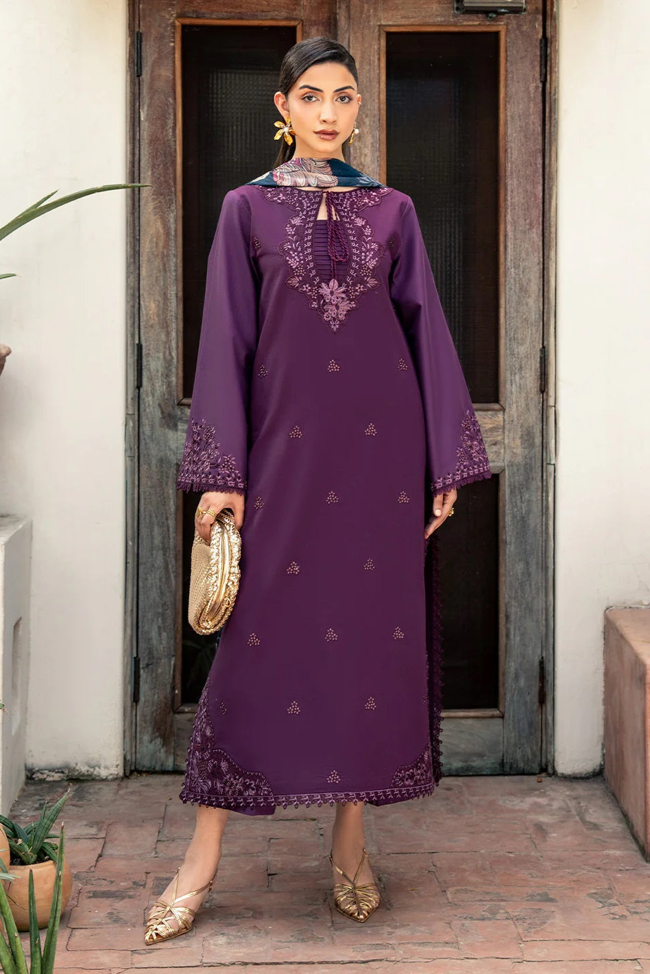 Dareen Lawn By Izel DLL-3098 (Areeza) – Izel 3-piece unstitched suit