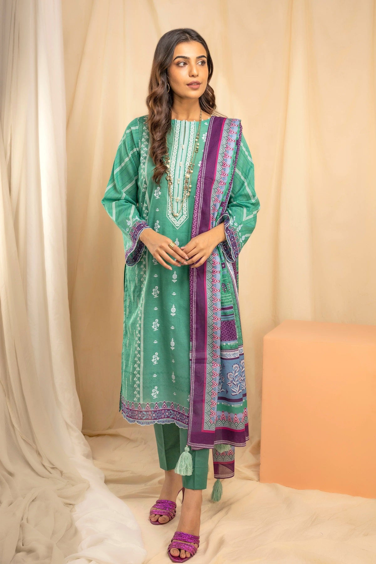 Komal Print Lawn RN-33B by Lakhany – Lakhany 3-piece unstitched suit