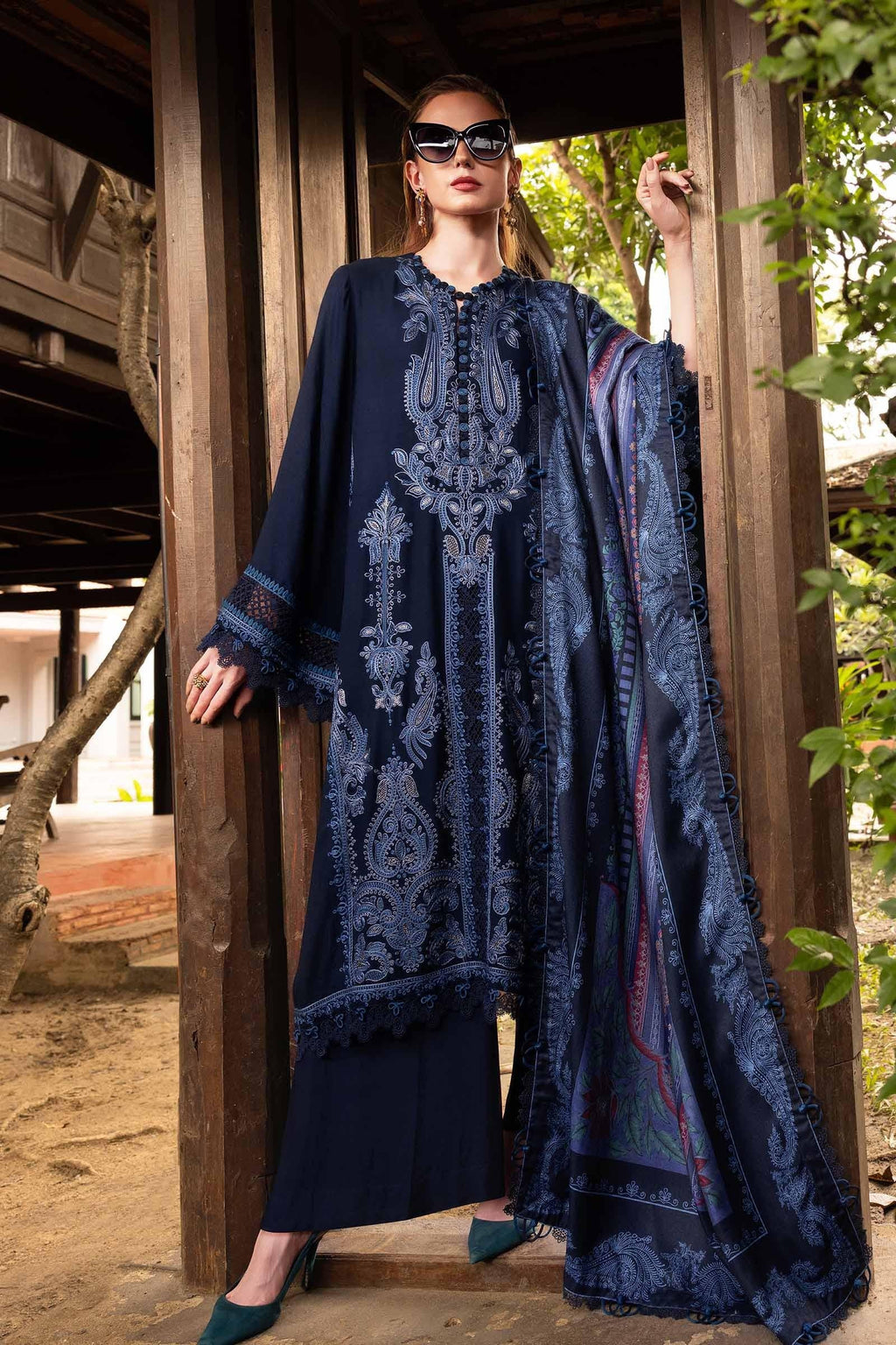 Maria B MPrints Winter D-03B – Maria B 3-piece unstitched suit