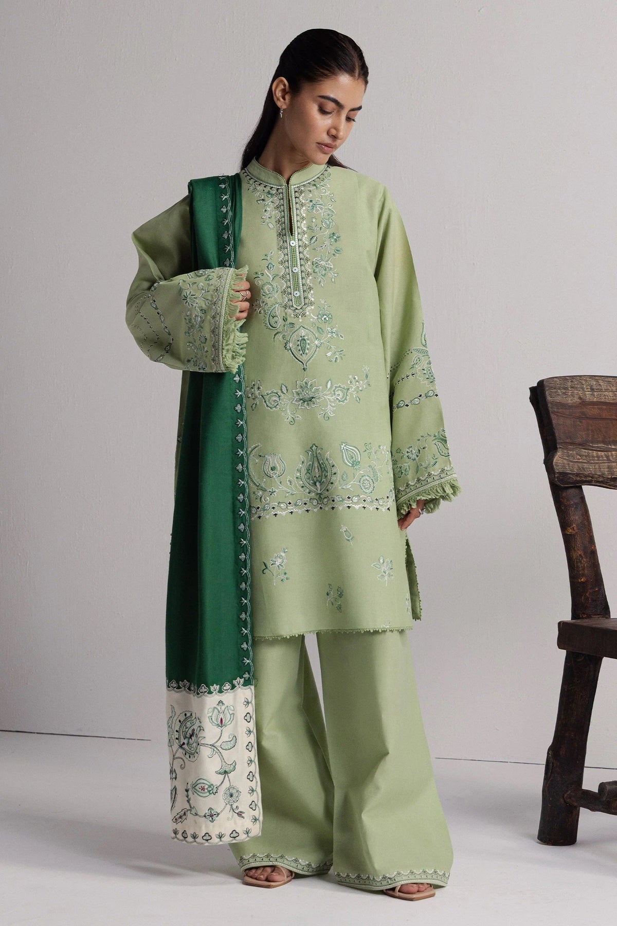 Coco Winter By Zara Shahjahan D-04B – Zara Shahjahan 3-piece unstitched suit
