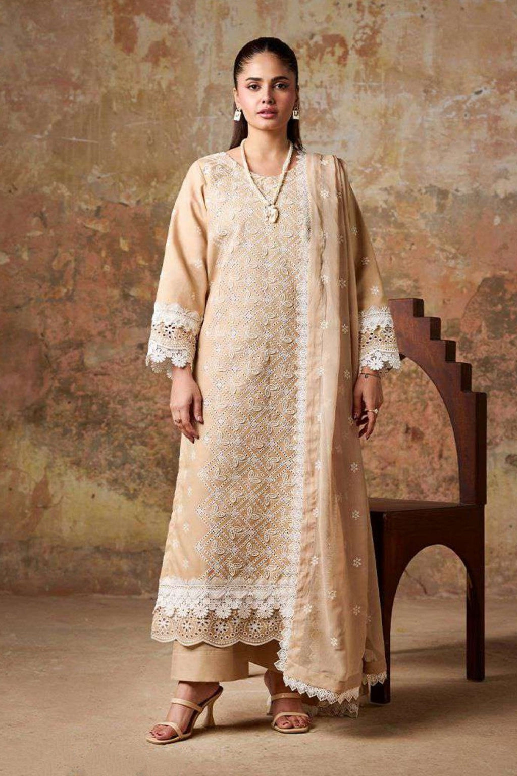 Peridot Chikankari Lawn PR-528 – Peridot 3-piece unstitched suit
