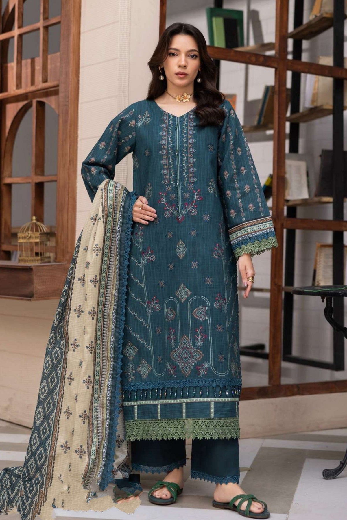 Peridot Aiza Anaya Lawn PR-534 – Peridot 3-piece unstitched suit