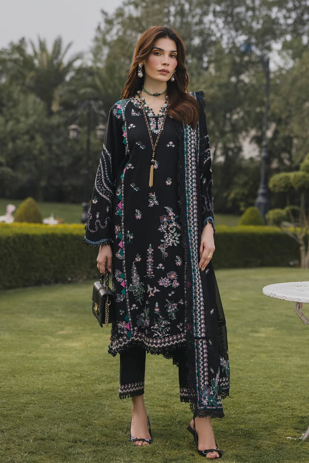 EshAisha Luxury Lawn EA-LL-5570 – EshAisha 3-piece unstitched suit